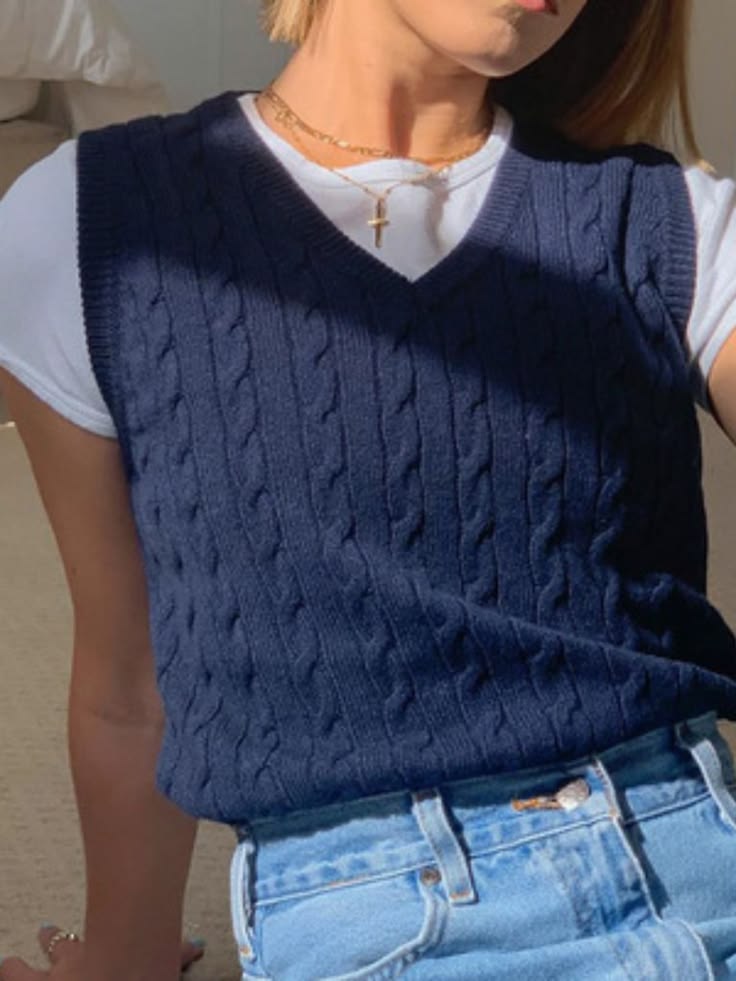 Zelda Oversized Cable Knit V-Neck Sweater Navy 1