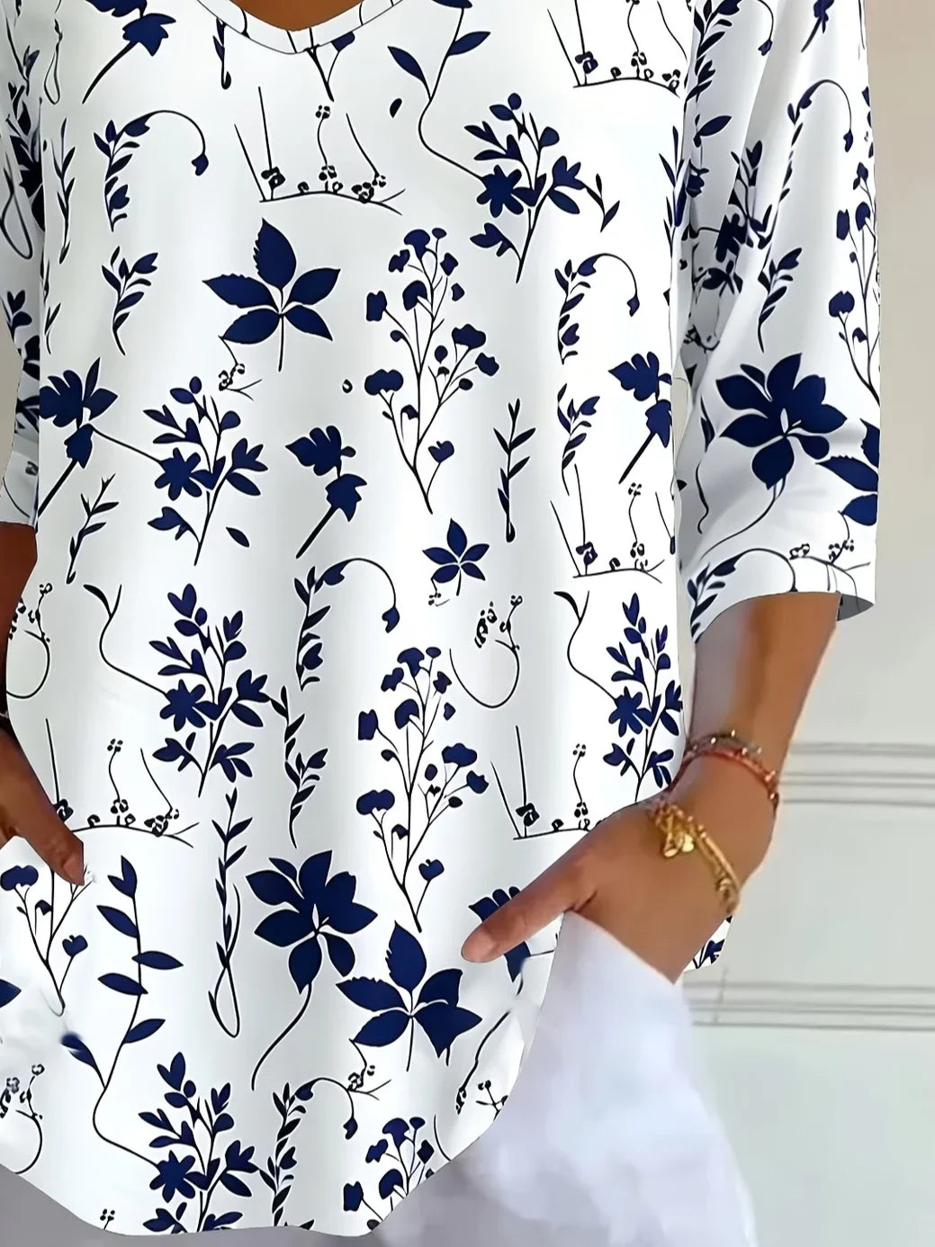 Margot Floral V-Neck Tee Shirts 3