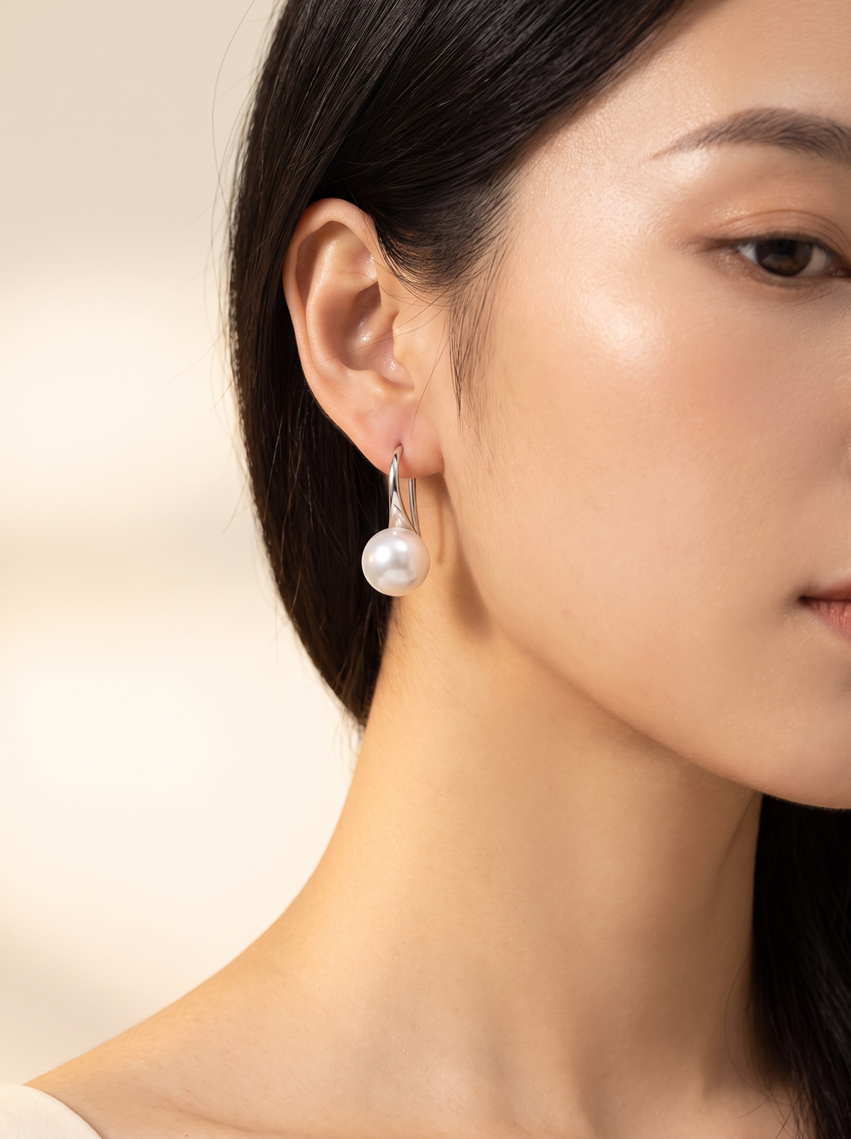 Clarimond Pearl Drop Earrings Gold 2