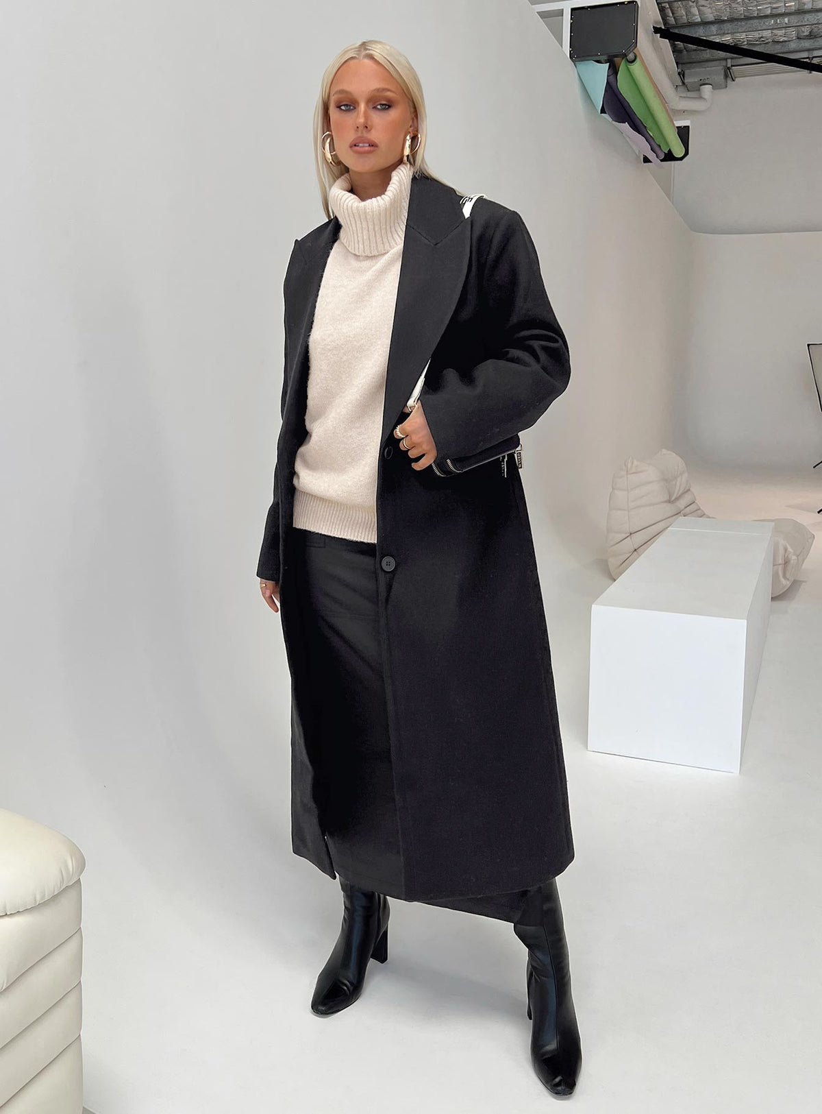 Olsen Wool Coat in Black Black 8