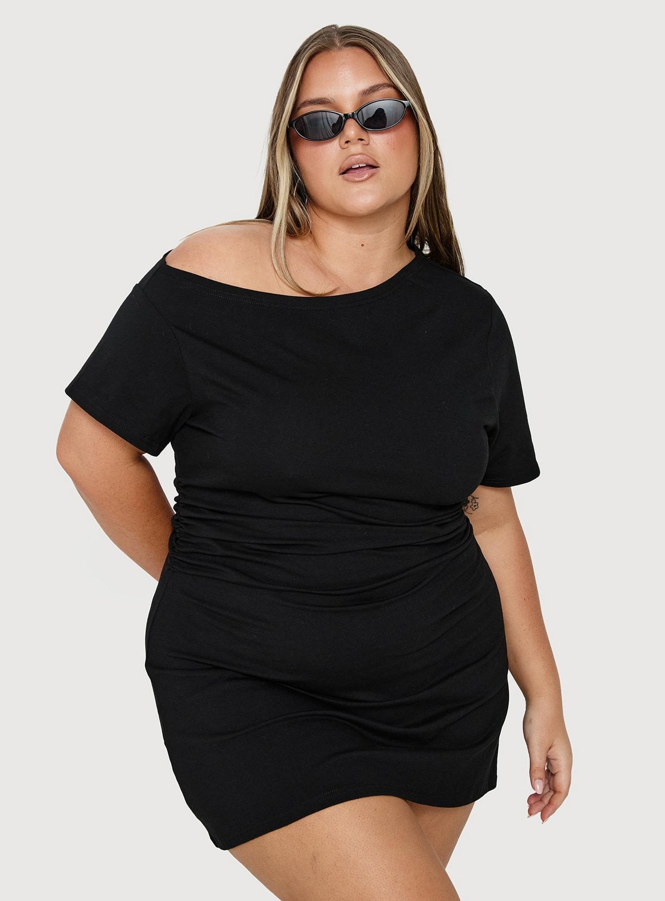 Avriana Off-Shoulder Mini Dress in Black Shirt Mini Dress Black Curve 1