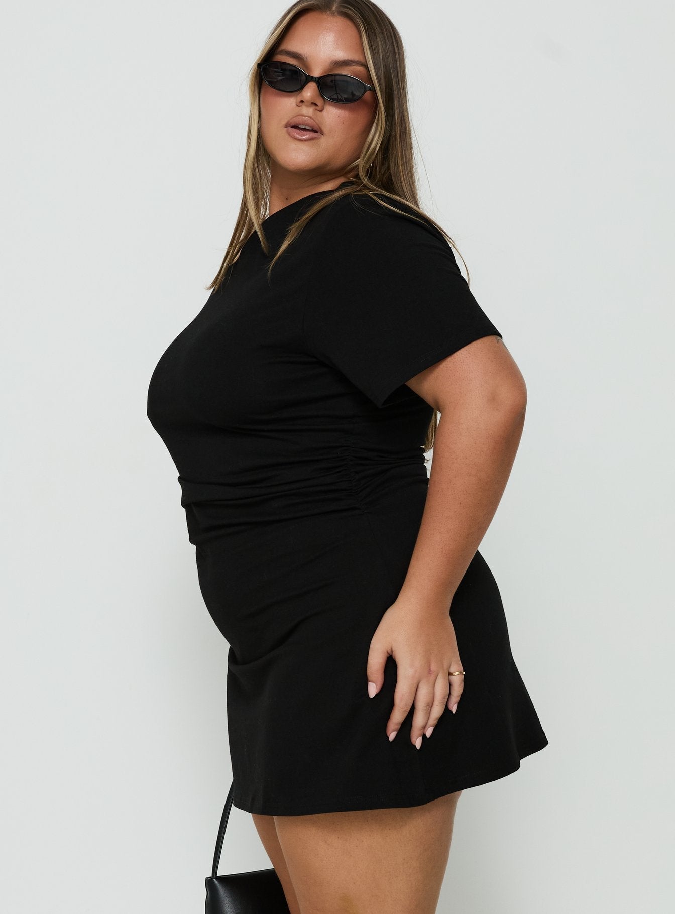 Avriana Off-Shoulder Mini Dress in Black Shirt Mini Dress Black Curve 4