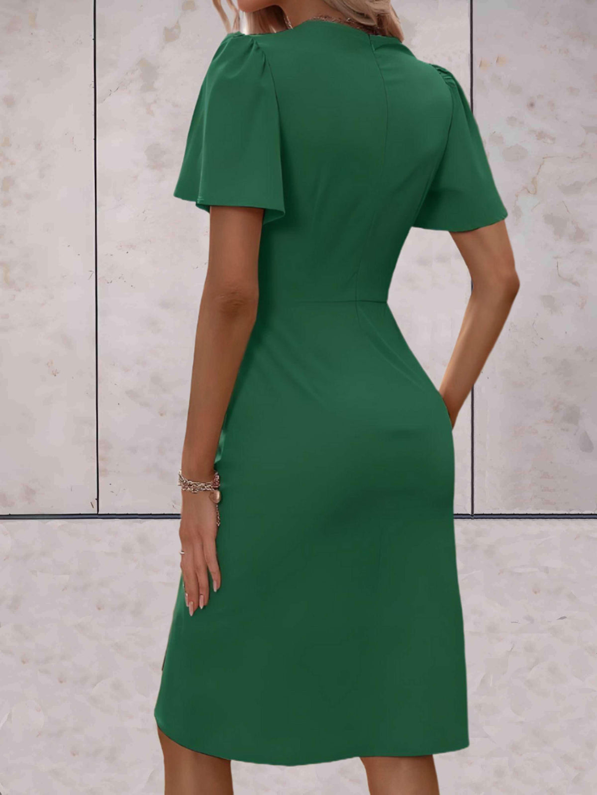 Margot Wrap Midi Dress Ausschnitt 1