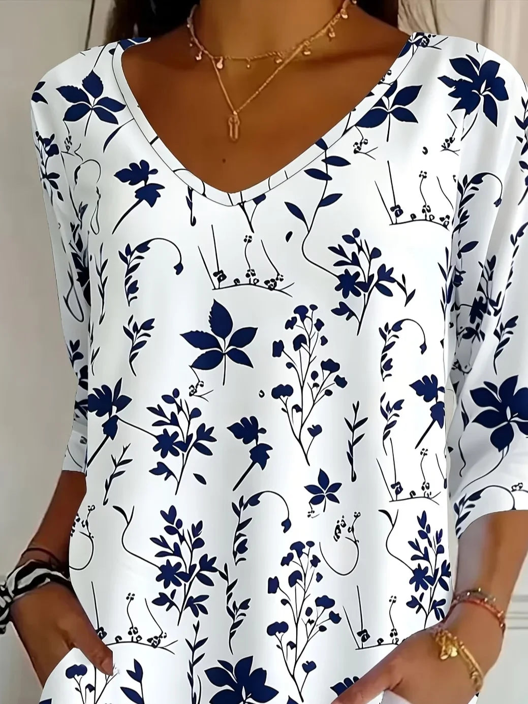Margot Floral V-Neck Tee Shirts 2