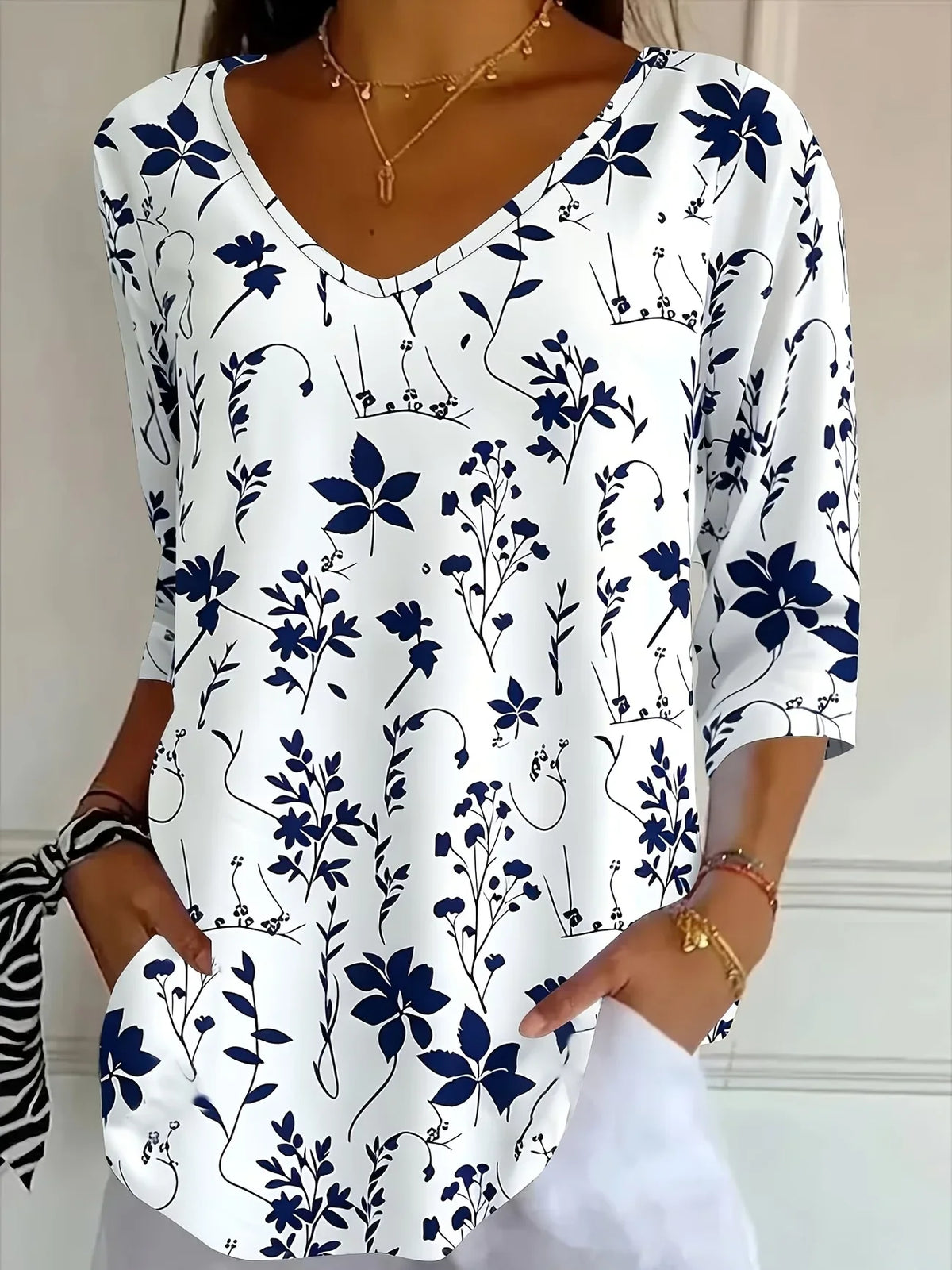 Margot Floral V-Neck Tee Shirts 1