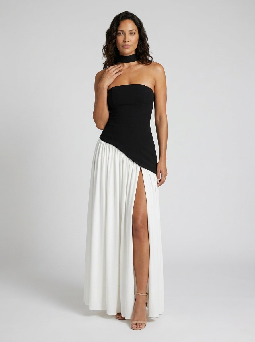 Valentina Black White front