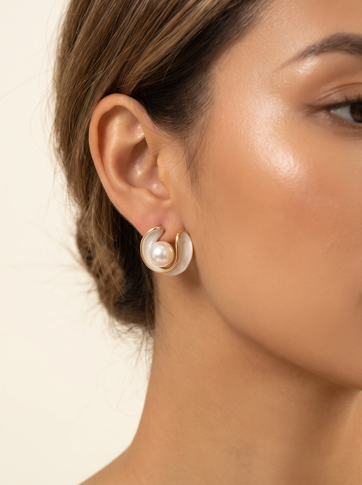 Delara Pearl Stud Earrings 2