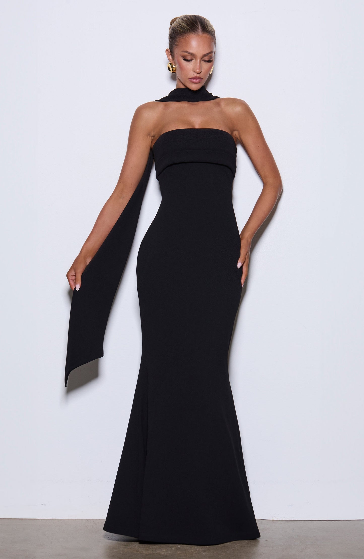 Leura Navy Maxi Dress Black 9